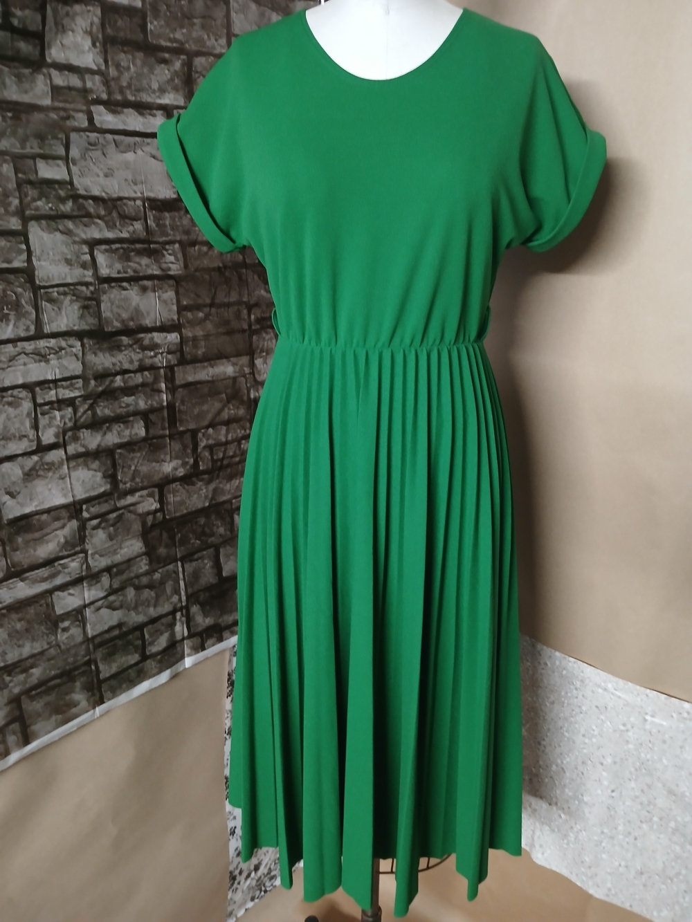 Green Maxi Dress by Nicole Miller - Sleeveless Elegant Silhouette